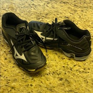 Mizuno wave lightning z2
